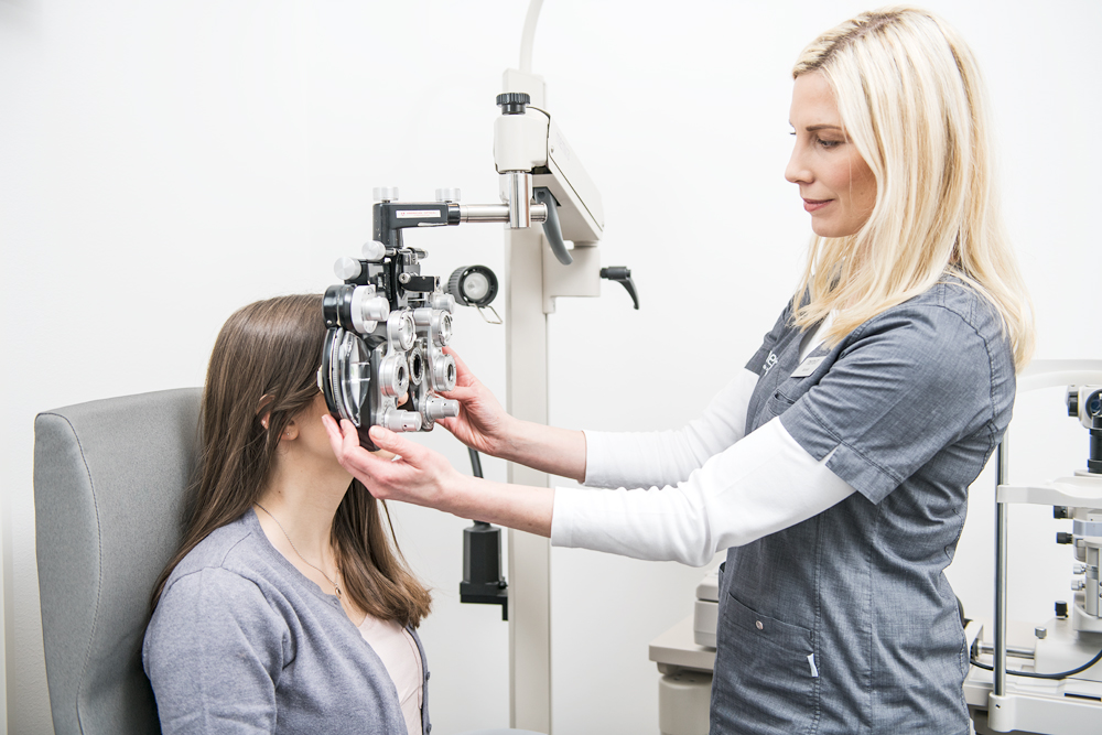 In het buitenland zijn lensimplantaten goedkoper, kan ik daar ook naartoe gaan?